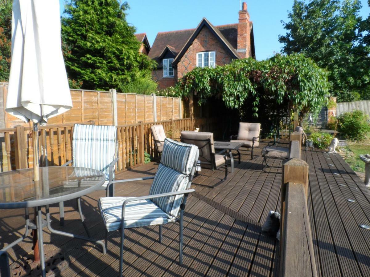Mayfields Guest House Wokingham Esterno foto
